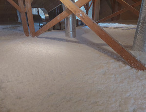 Zateplení stropu zdravotního střediska technologií foukané izolace